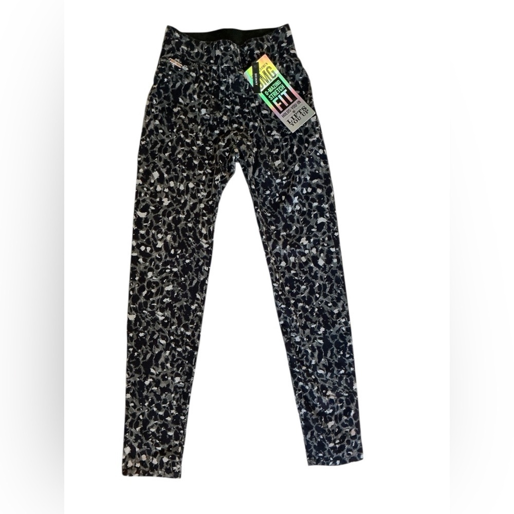 Coco + Carmen Black and White Patterned Pants